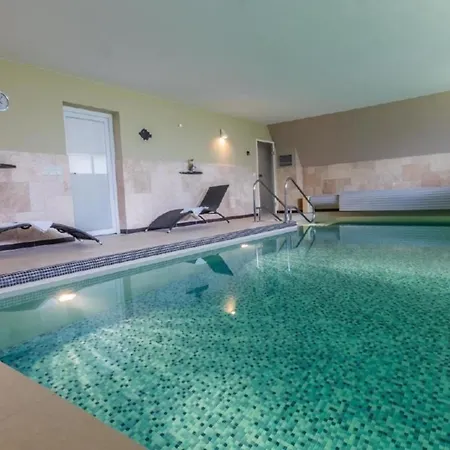 Luxurioese Klimaneutrale Strandvilla Mit Indoorpool Semesterbostad